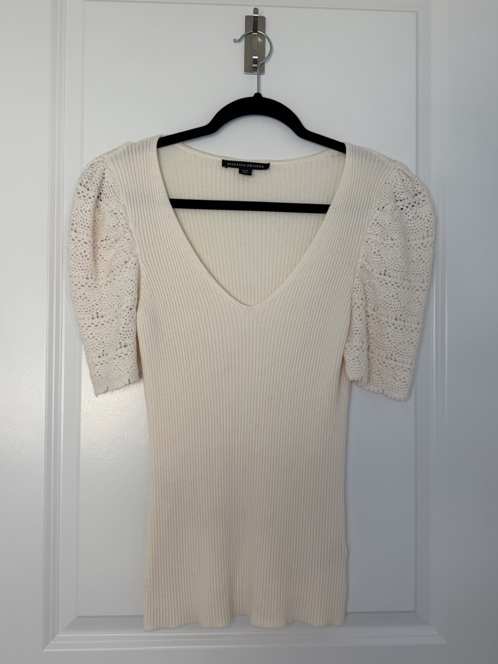 Boston Proper Cream Ribbed Crochet Sleeve Top Size Small